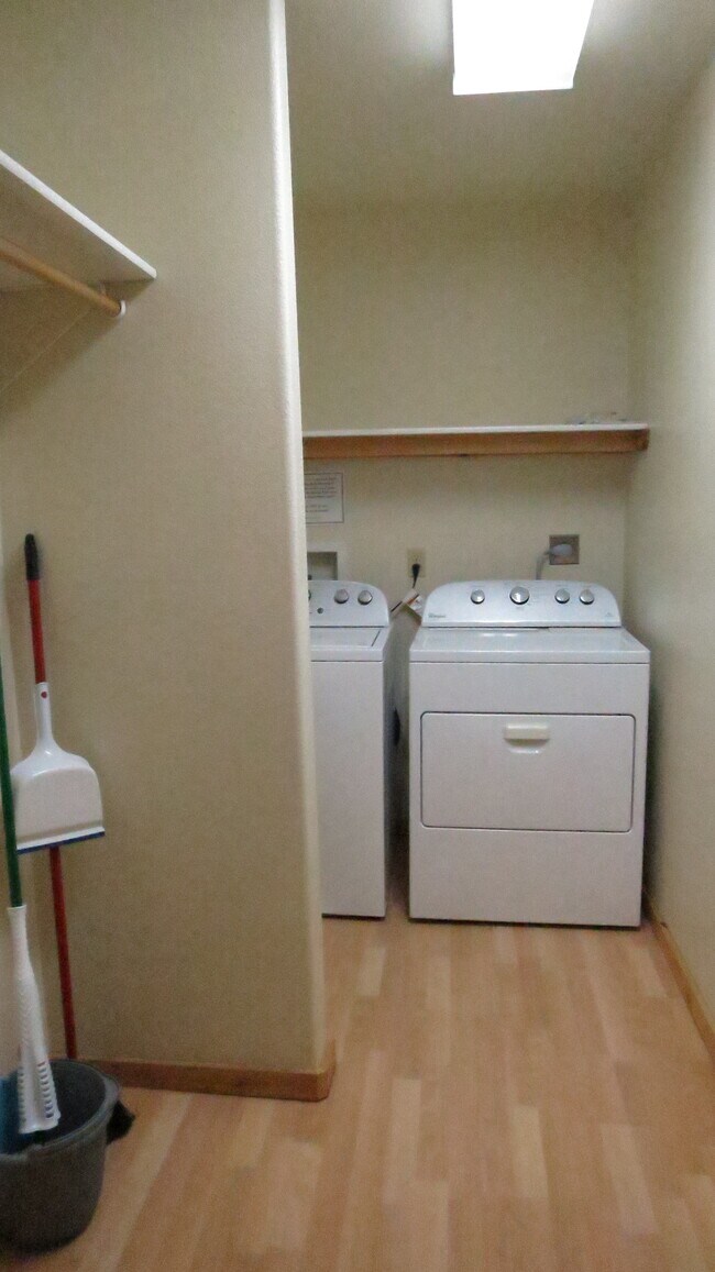 Building Photo - Lauesen Ave.