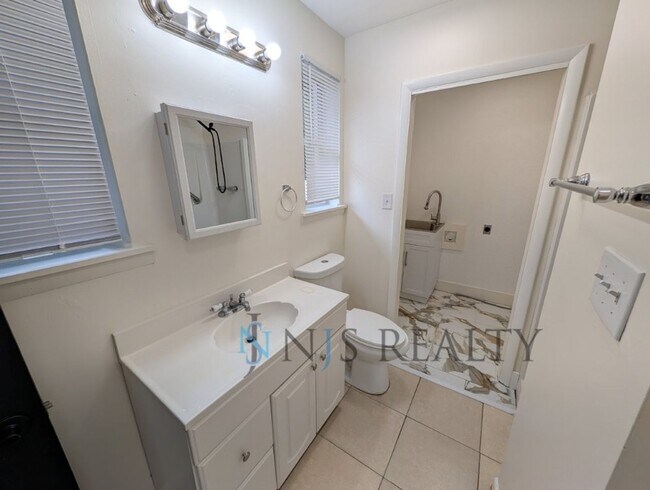 Building Photo - Beautiful 4/2/2 home with a POOL, 1700 Sq. Ft. with fenced yard, TONS of renovations