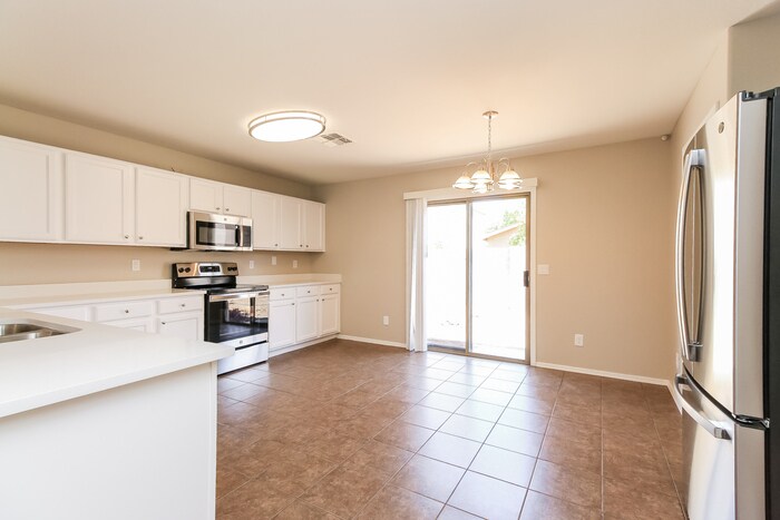 Building Photo - 2328 E Meadow Chase Dr