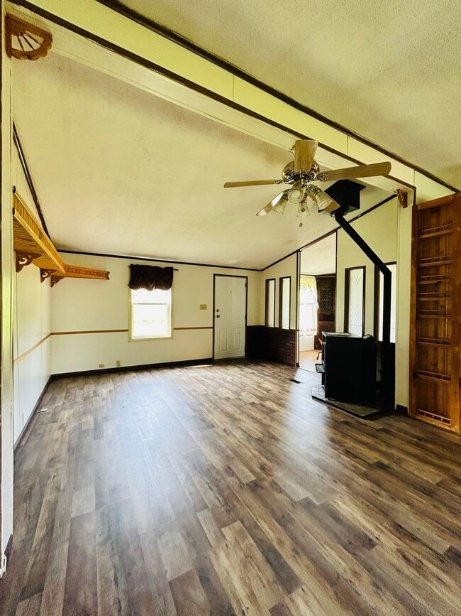 Building Photo - Country 3 Bed / 2 Bath Home for RENT