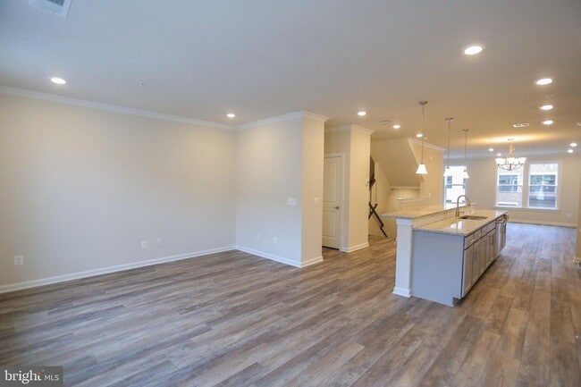 Building Photo - 45132 Kincora Dr