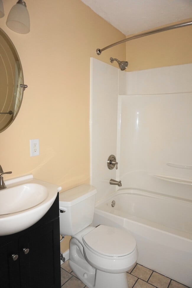 Building Photo - Charming 3Bed/2.5 Bath in Nottingham!