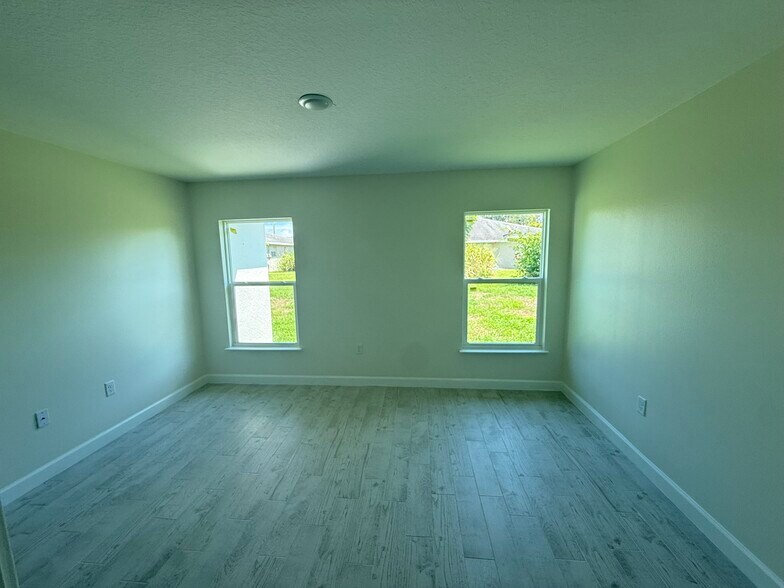 Building Photo - 95 W Towne Pl