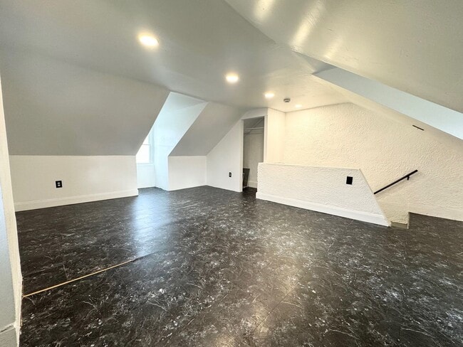 Building Photo - STRA509