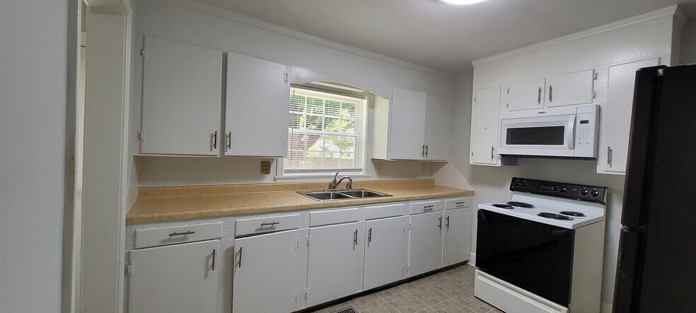 Building Photo - 3008 Peebles Dr