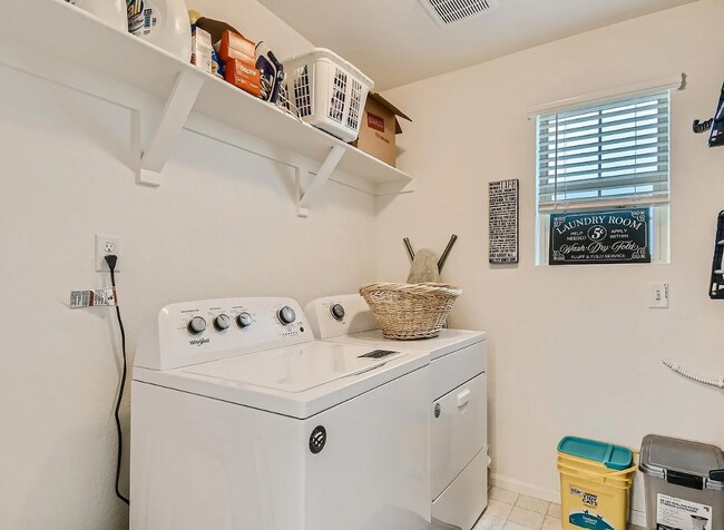 Building Photo - 10003 Yampa Ct