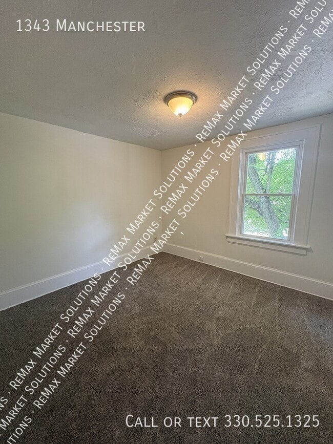 Building Photo - 1343 Manchester-
