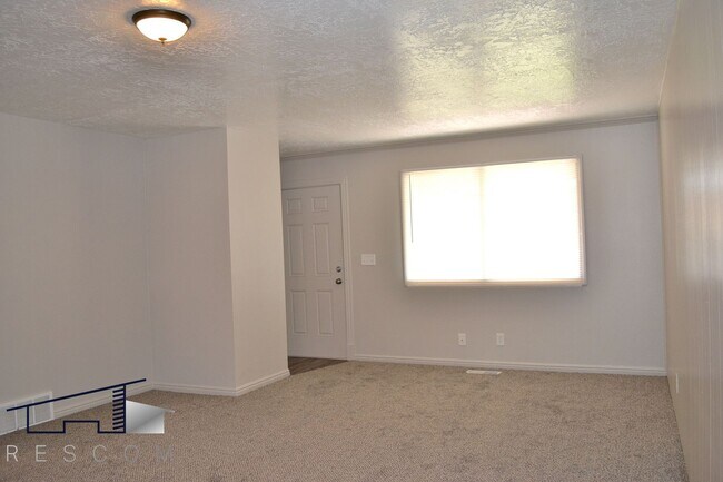 Building Photo - 7th St Units