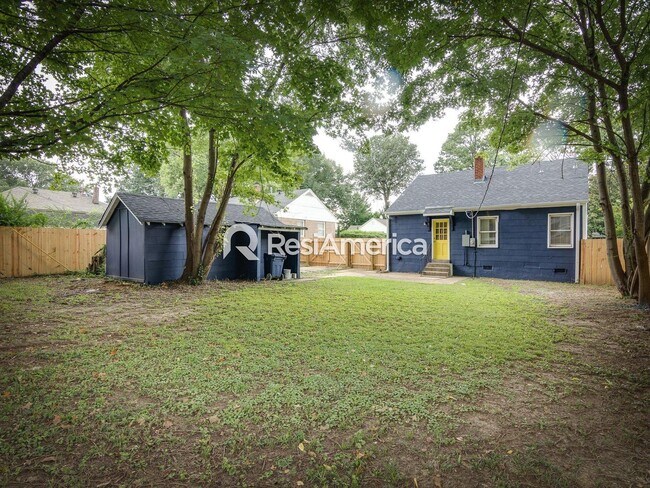 Building Photo - Beautiful 2BR/1B home in a peaceful neighb...