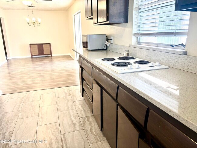 Building Photo - 19 Orange Ave