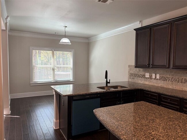 Building Photo - 410 Live Oak Pass