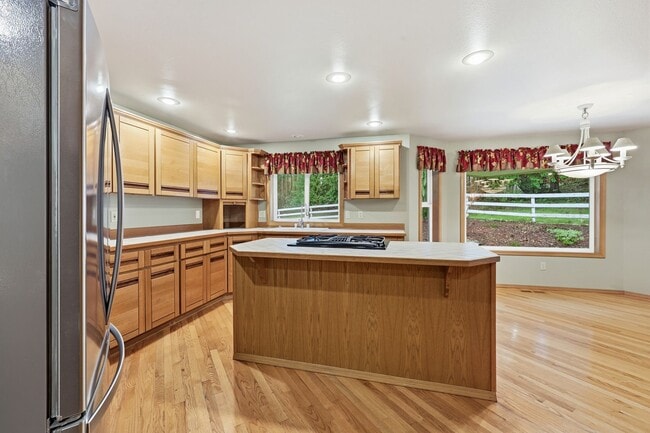 Building Photo - Move in ready! 3 bed, den, 2 bath rambler on 4.62 acres with pasture in Tumwater School District.