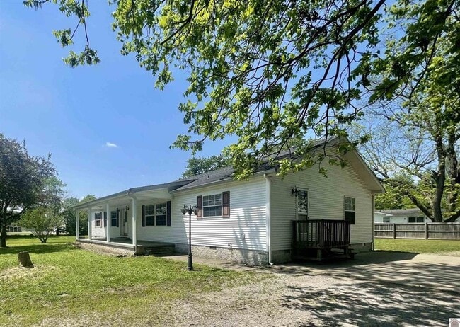 Building Photo - 3 Bedroom 2 bath in West Paducah