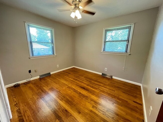 Building Photo - Beautiful 3 bedroom house with wood floors...
