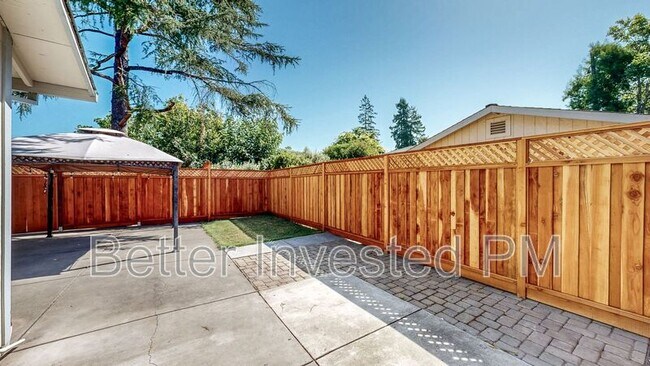 Building Photo - 1824 Midway Dr
