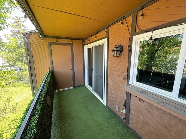 Building Photo - 2 Bedroom 2 Bath Condo in Salt Lake City!