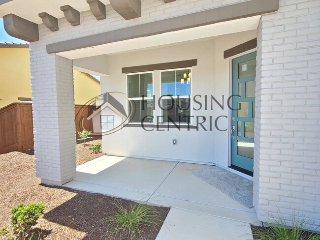 Building Photo - Luxurious Newer Construction Rental Home I...