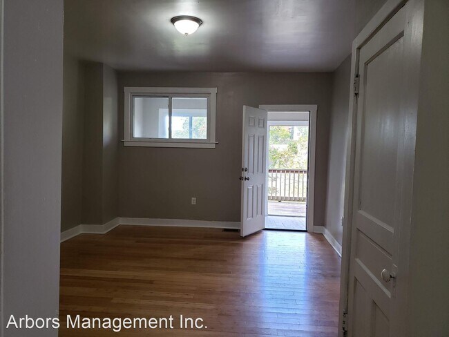 Building Photo - 3 br, 1 bath House - 32 Kenwood Avenue