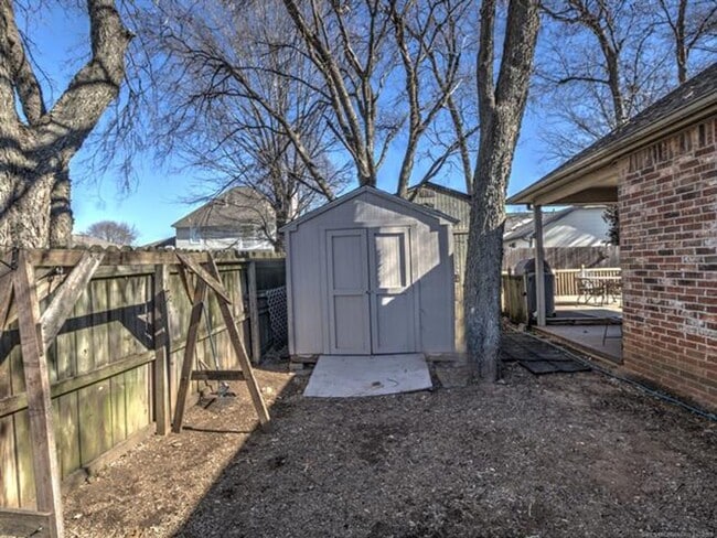 Building Photo - Located On The West Side Of Claremore - Provides Commuting To Work, Shopping, Schools & Restauran...