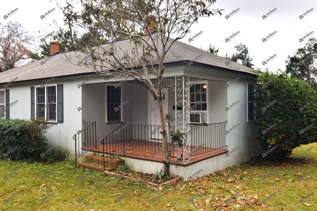 Primary Photo - $900- Beautifully Updated 1-Bedroom, 1-Bathroom Duplex Unit