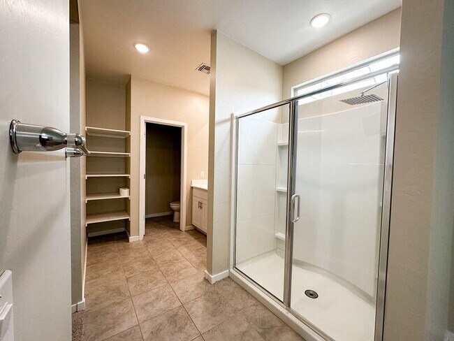 Building Photo - 40523 W Shaver Dr