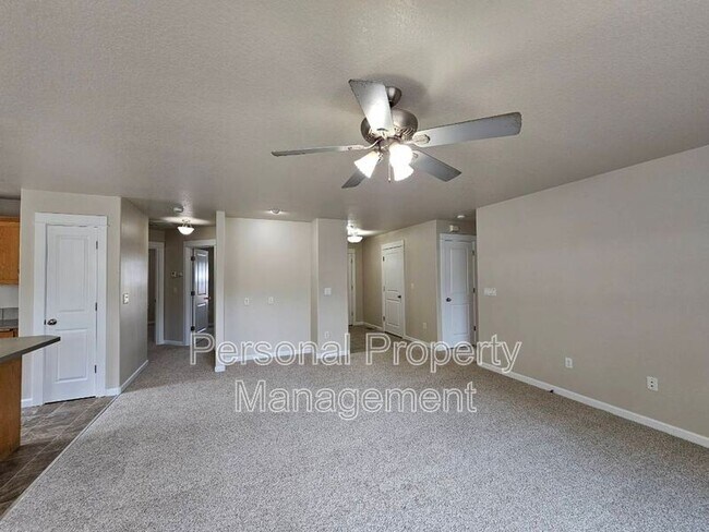 Building Photo - 11809 NE 26th Pl