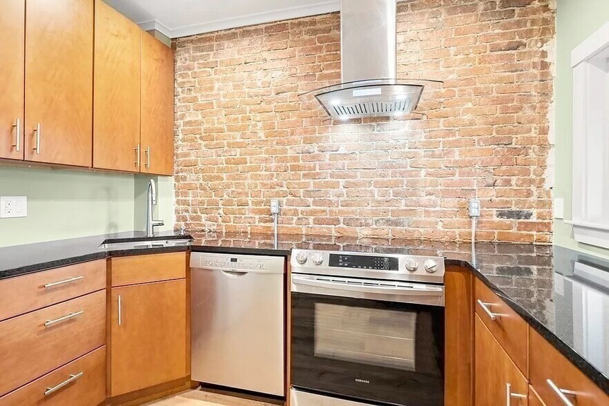 Building Photo - 47 Riverdale St