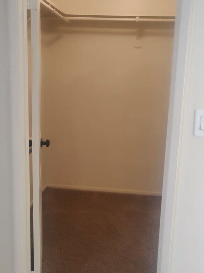 Building Photo - 3 bedroom 2 Bathroom
