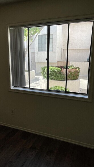 Building Photo - 707 S Webster Ave