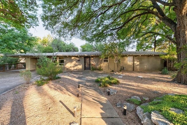 Building Photo - 2301 Westway Cir