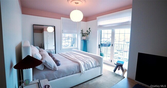 Building Photo - 249 Main St