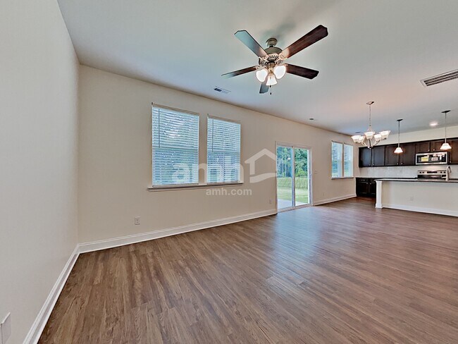 Building Photo - 141 Willowbrook Dr