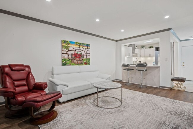 Building Photo - Fully Furnished 1BR/1BA – Top-Floor El Escorial Villa at East Beach