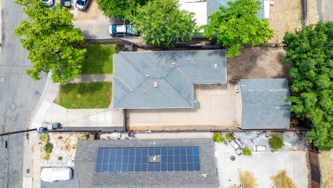 Building Photo - ALF OFF One Month’s Rent! Updated 3BR Home with Garage & Yard – Prime Sacramento Location
