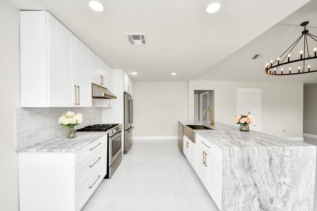 Building Photo - 7403 Shady Arbor Ln