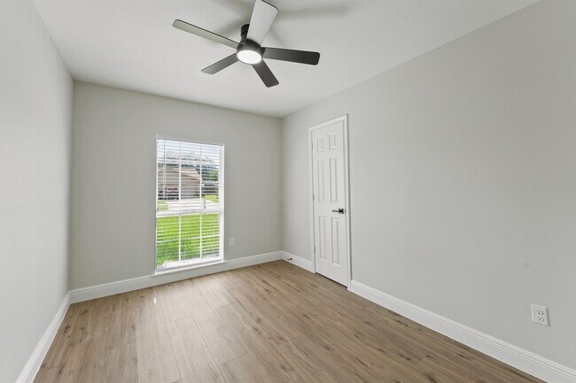 Building Photo - 15439 Indian Woods Dr