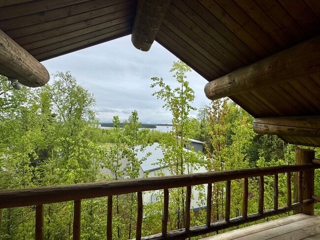 Building Photo - ALASKAN CABIN IN THE WOODS!