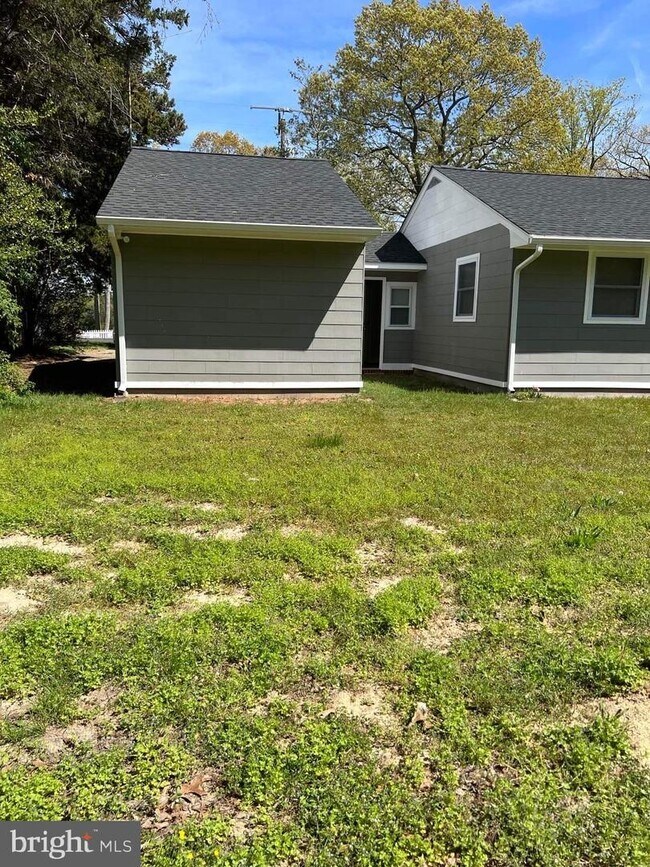 Primary Photo - 7111 Battle Ln