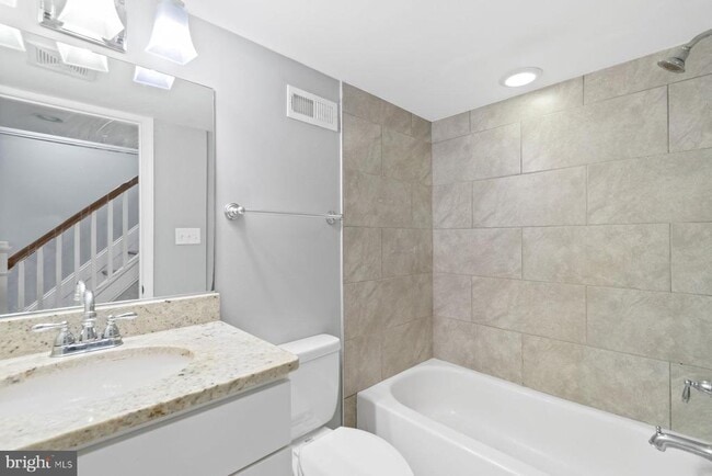 Building Photo - 1614 Clarkson St