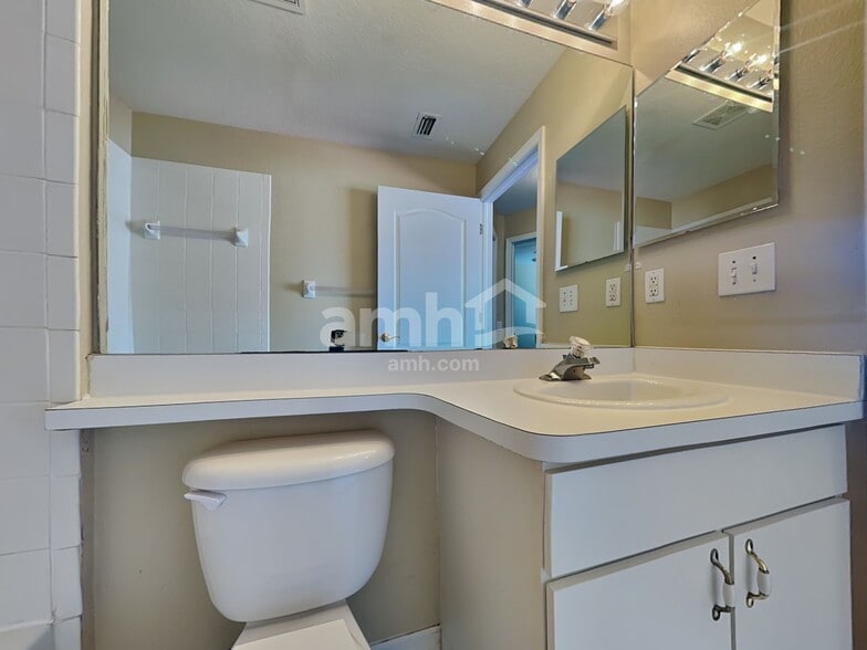 Building Photo - 24801 Black Creek Ct