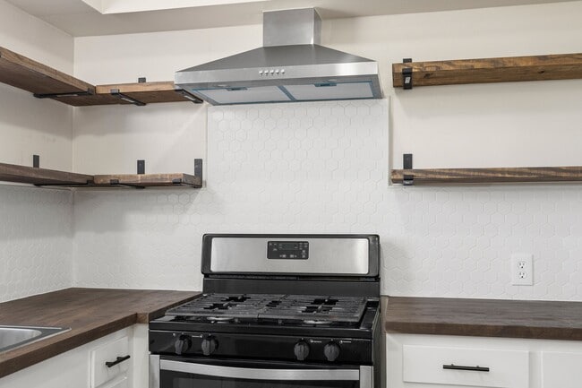 Building Photo - 118 Johnson St