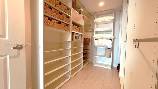 Building Photo - 400 Sunny Isles Blvd