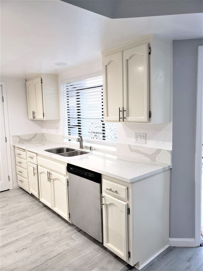 Building Photo - LB2506