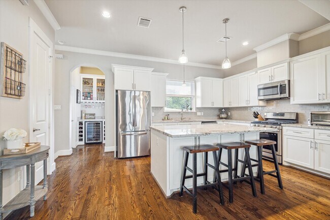 Building Photo - 829 Wakefield Dr