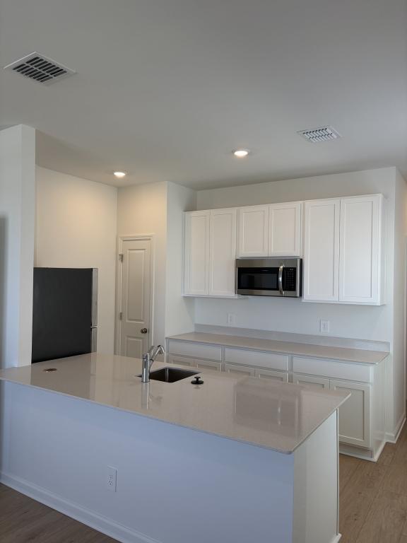 Building Photo - 4425 Vibernum Ave