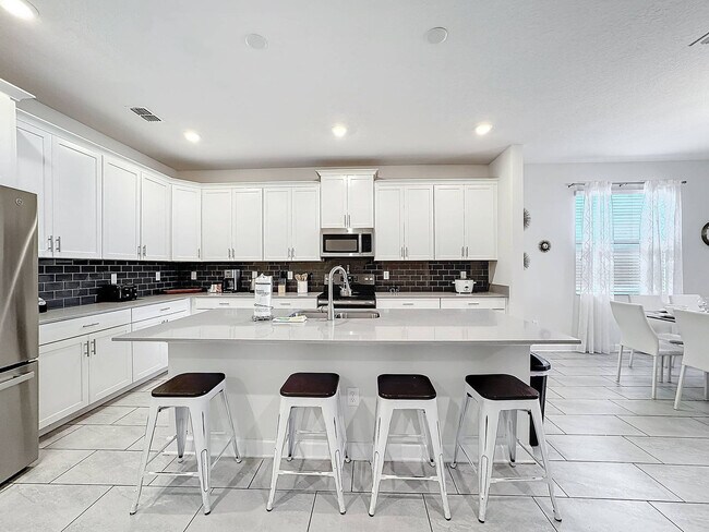 Building Photo - 1589 Flange Dr