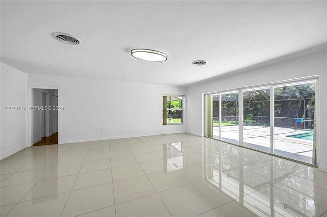 Building Photo - 13100 SW 81st Ave