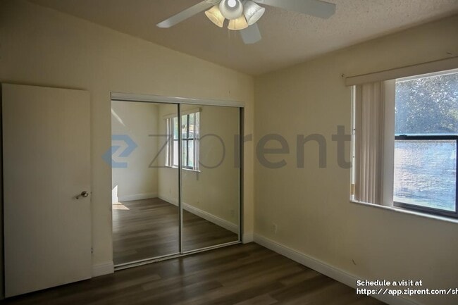 Building Photo - 9761 Riverside Dr