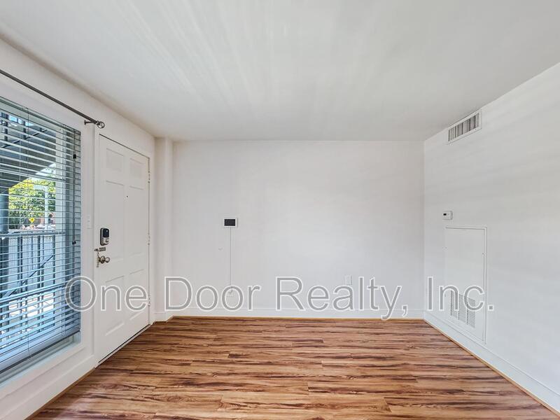 Building Photo - 732 Scotland St