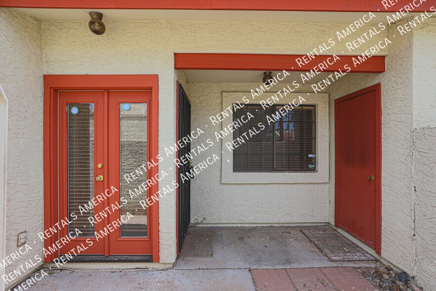 Building Photo - 633 W Southern Ave